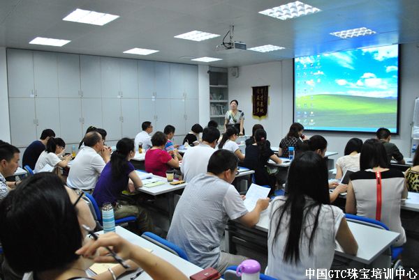 事业时刻进行 学习永无止境（珠宝培训）